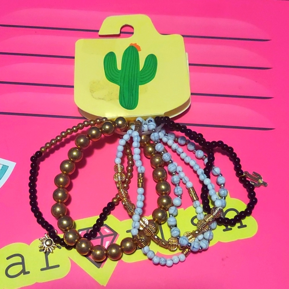 🍀 4/$10 Set of 6 bead bracelets
